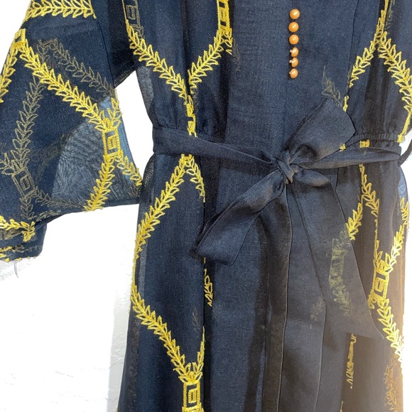 beautiful Black and gold embroidered long dress - Picture 4 of 5